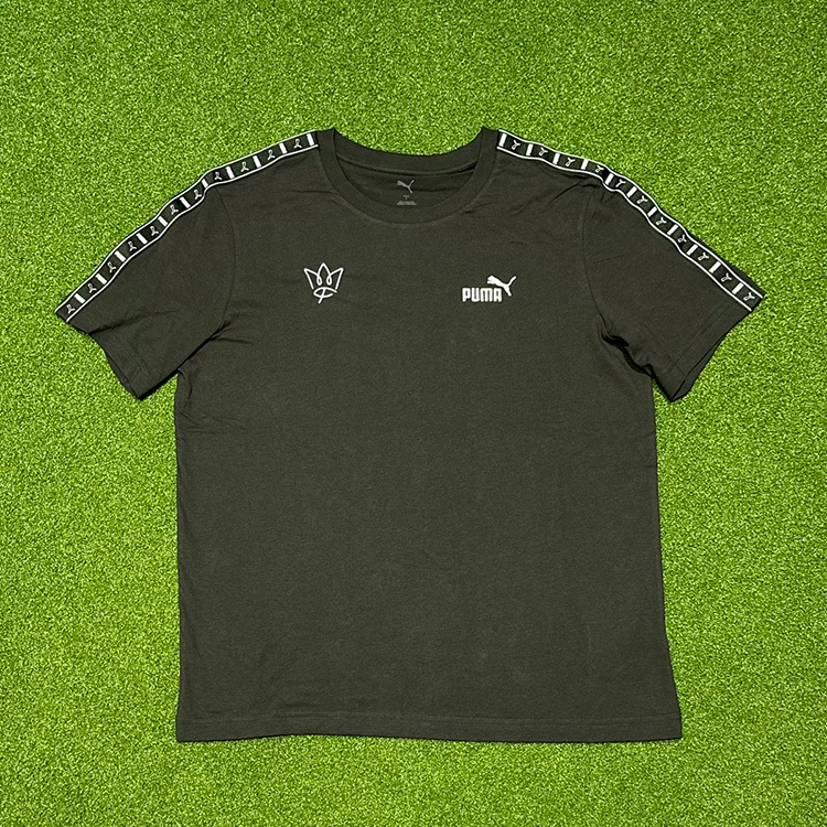 PUMA×FRONTALE ESS TAPE Tシャツ