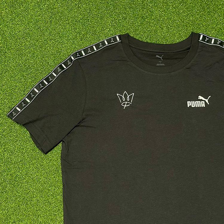 PUMA×FRONTALE ESS TAPE Tシャツ