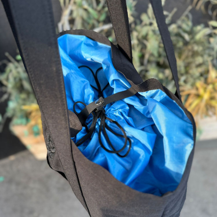 巾着トートバッグ(ブラックエンブレム)